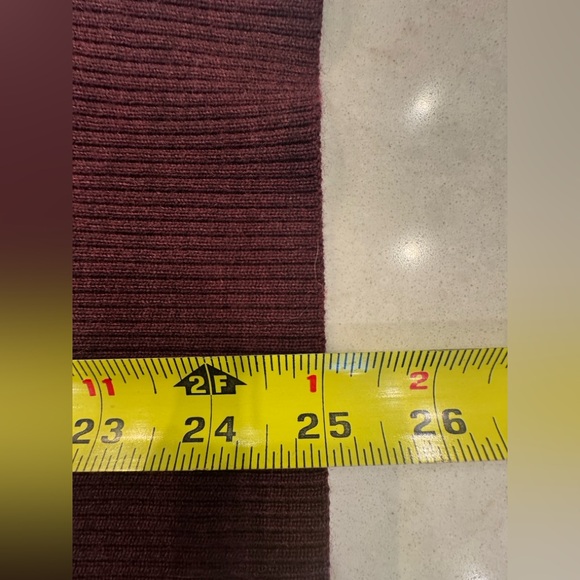 Elegant Burgundy Merino Wool Sweater - Picture 6 of 6